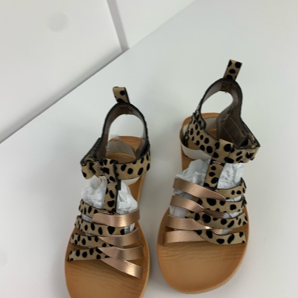 New Blowfish Toddler Girl Size 8 Gladiator Sandals Metallic Faux Fur - Picture 4 of 7